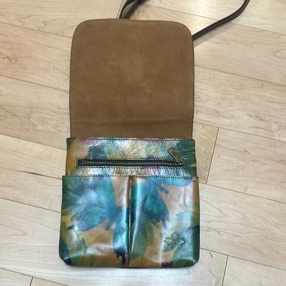 Patricia Nash Multicolor watercolor butterfly Floral Crossbody Bag like new - Picture 3 of 5